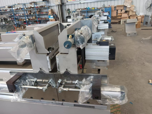  Nuovissima sega da taglio di precisione a doppia testa per porte e finestre in alluminio