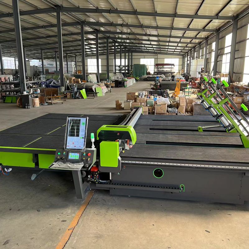 Mesin Pemotong Kaca Terisolasi