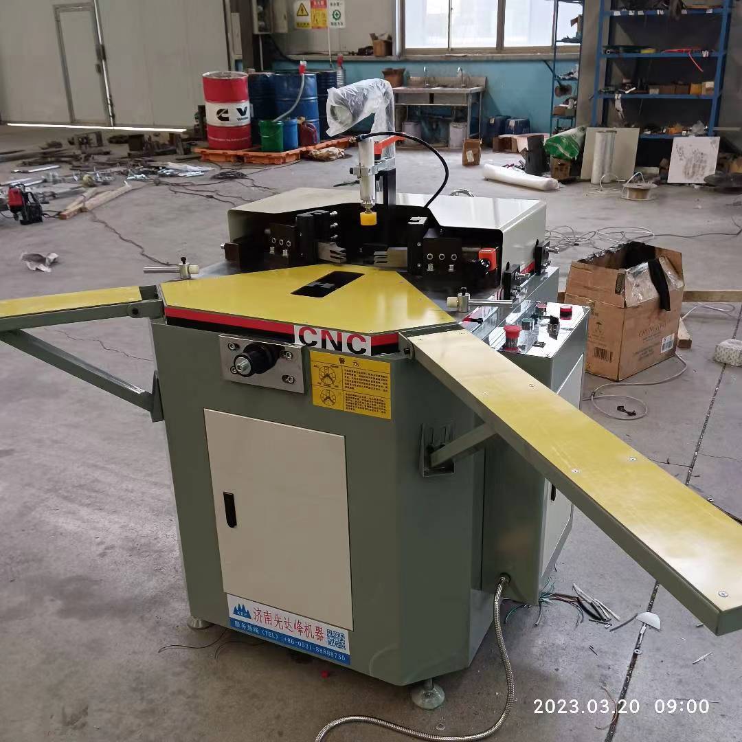 Máquina de Crimpagem de Cantos Pesados para Portas e Janelas de Alumínio com Operação Conveniente