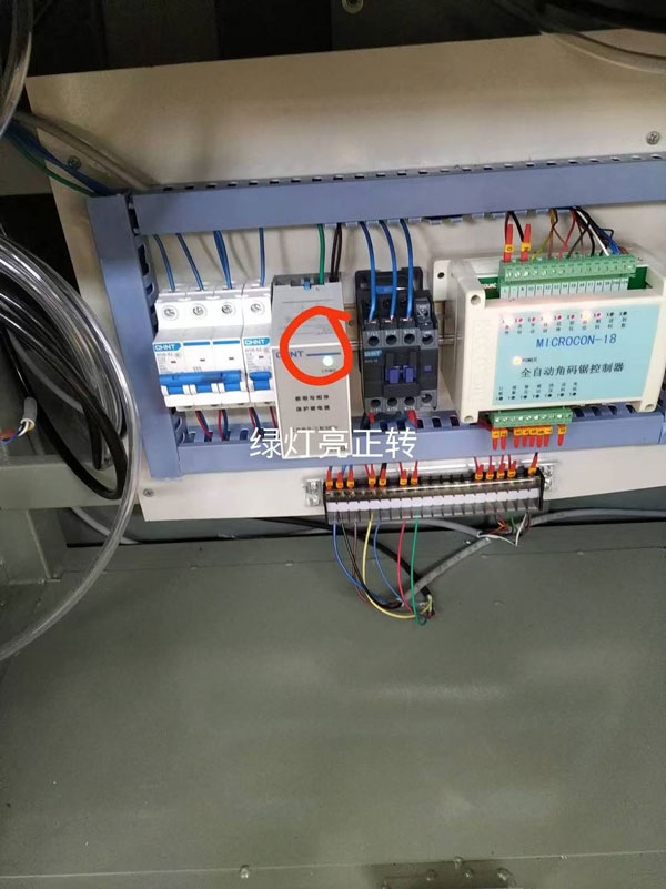 高い生産効率を誇る自動角度コード切断機