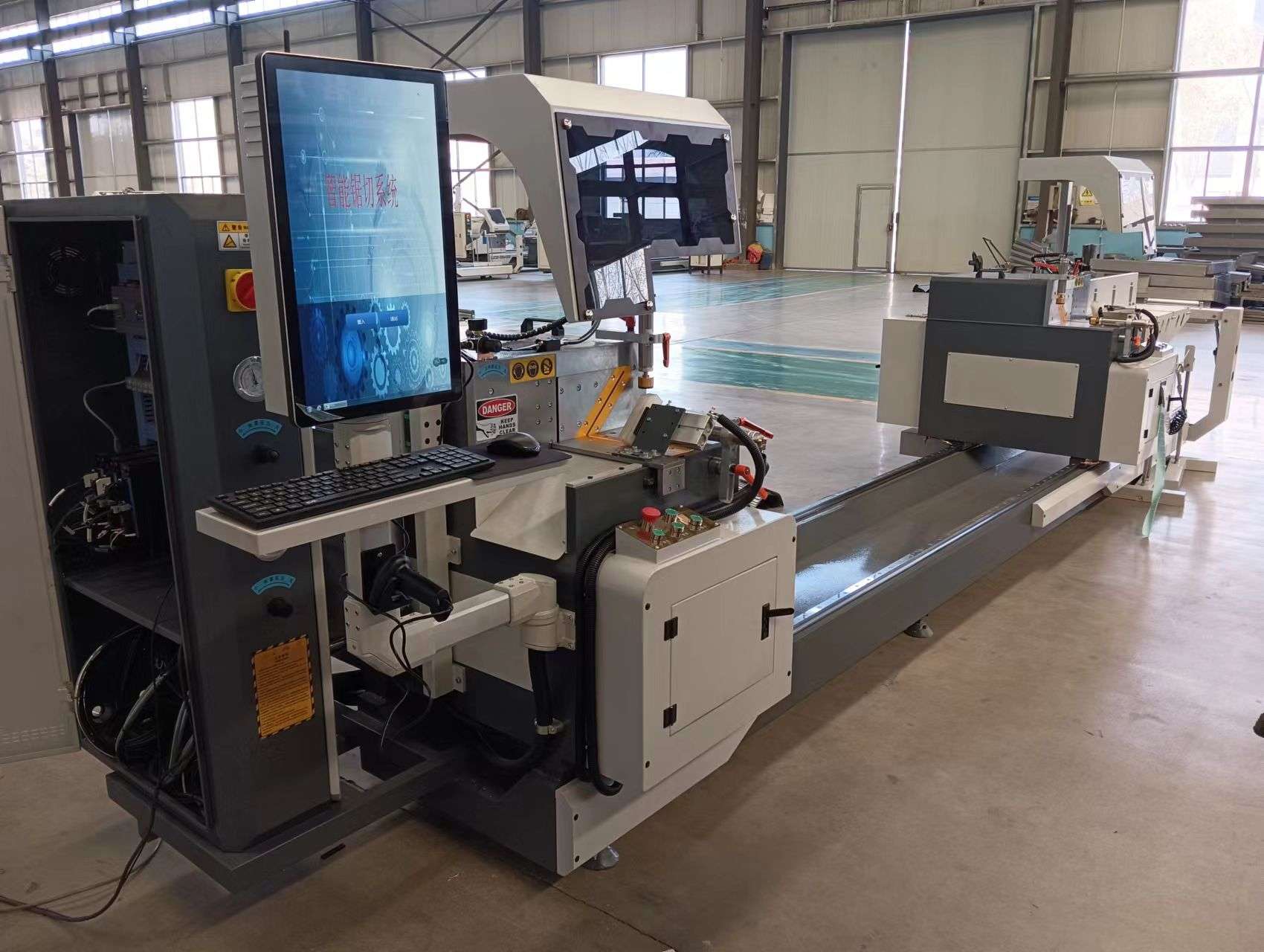 LJZ2-CNC-550 Sierra de corte de doble cabezal